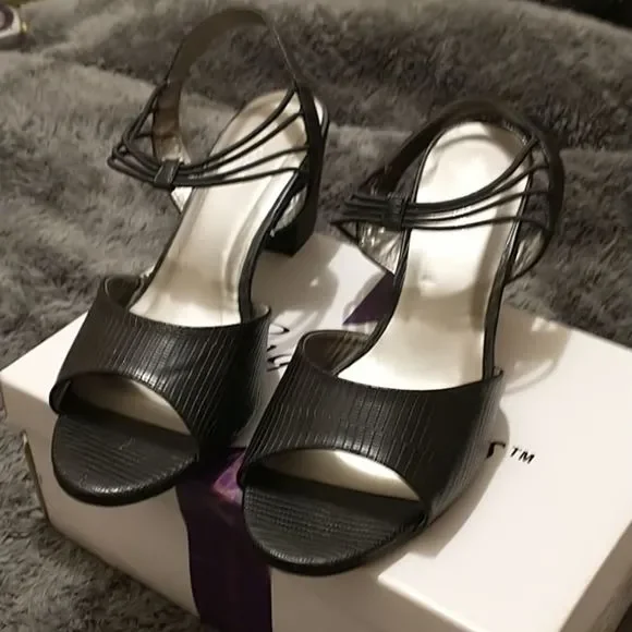 Angel Steps Black Textured Peep Toe Sandals! - Picture 4 of 13